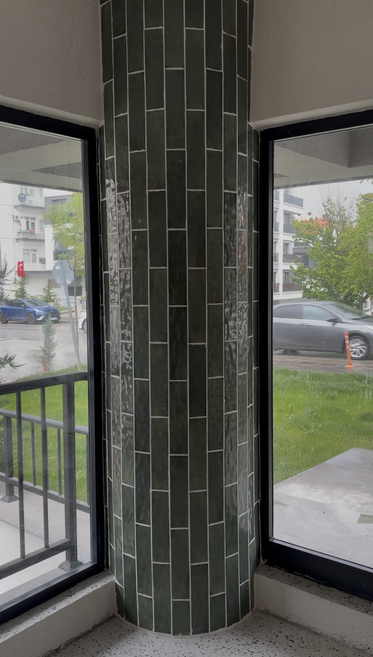 Florie Co. dış cephe çini sütunu